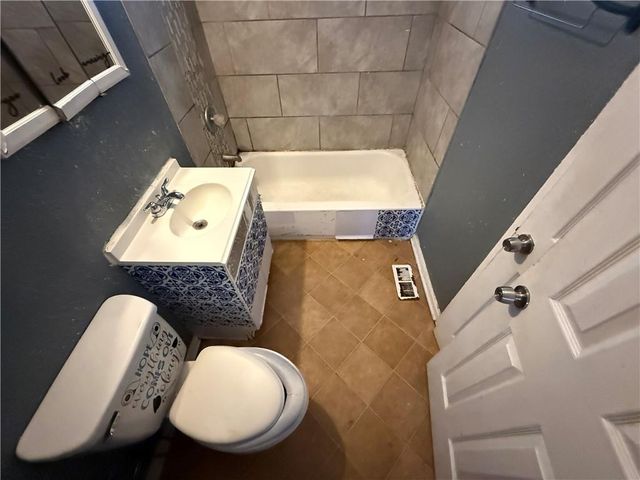 3801 Myrtle Avenue, Kansas City, MO 64128