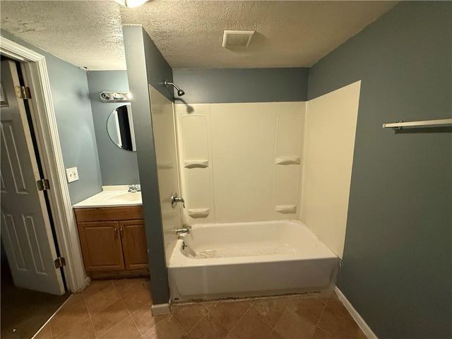 3801 Myrtle Avenue, Kansas City, MO 64128