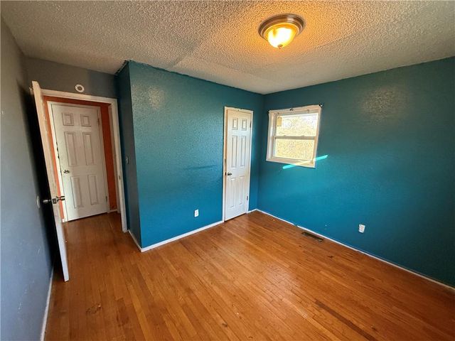 3801 Myrtle Avenue, Kansas City, MO 64128