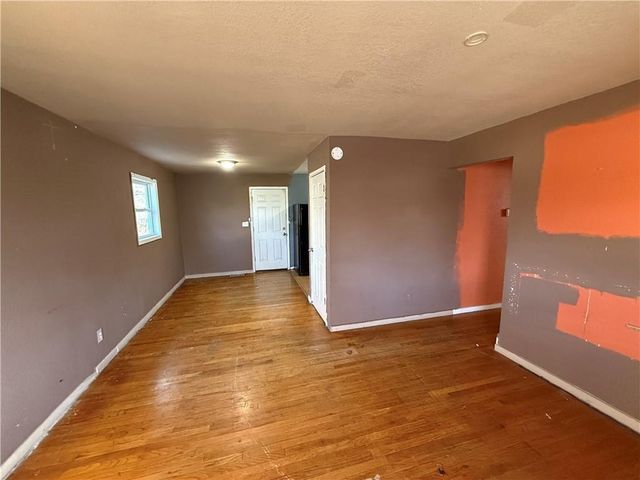 3801 Myrtle Avenue, Kansas City, MO 64128