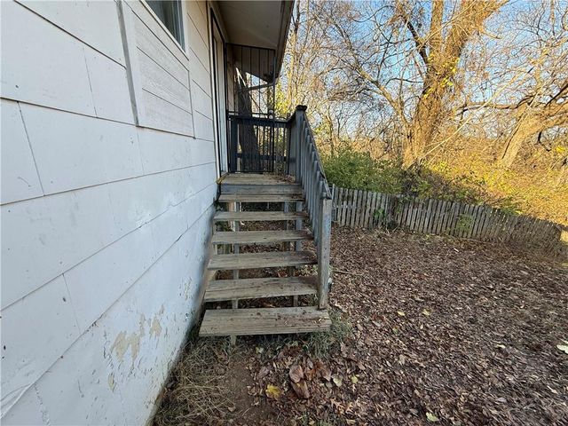 3801 Myrtle Avenue, Kansas City, MO 64128