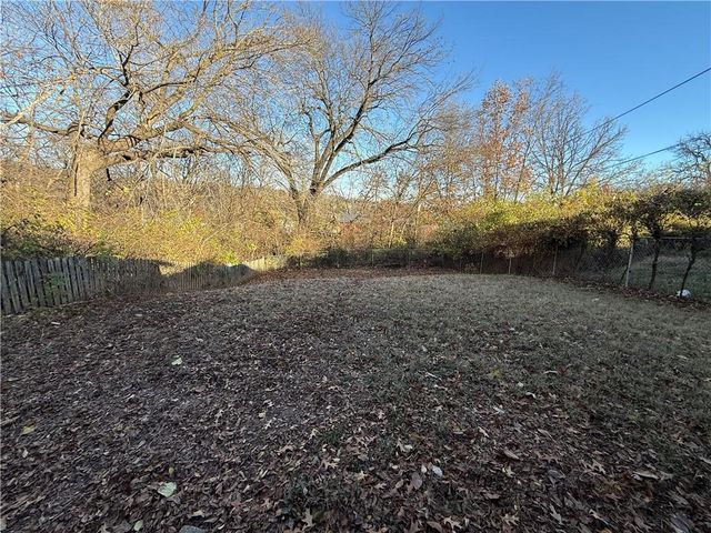 3801 Myrtle Avenue, Kansas City, MO 64128