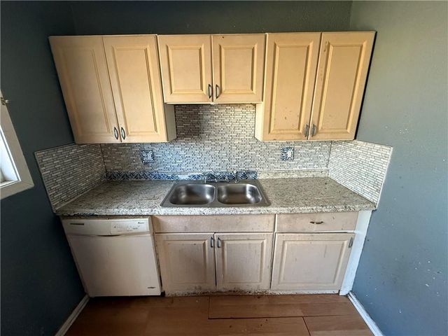 3801 Myrtle Avenue, Kansas City, MO 64128