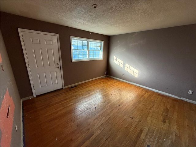 3801 Myrtle Avenue, Kansas City, MO 64128