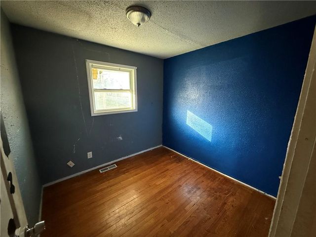 3801 Myrtle Avenue, Kansas City, MO 64128