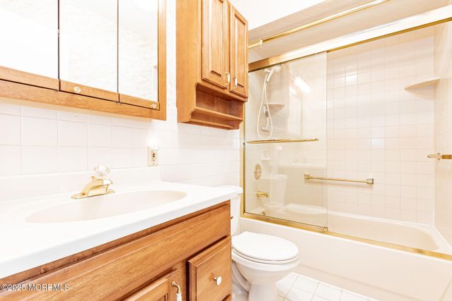 49 Westport Drive 71, Whiting, NJ 08759