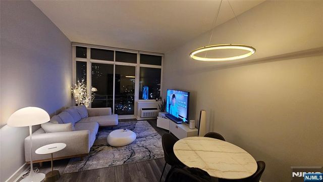 1817 Hudson Park, Edgewater, NJ 07020