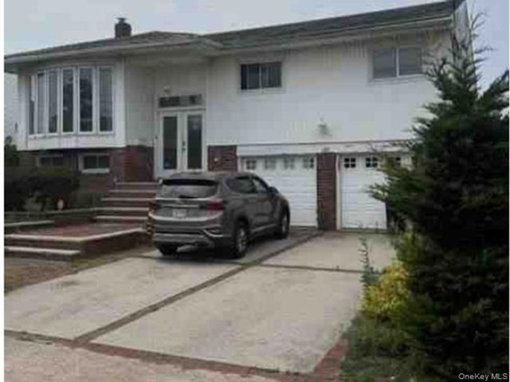 3368 Bertha Drive, Baldwin, NY 11510