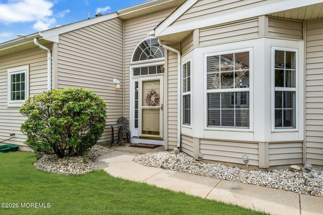 44 Kensington Road, Manchester, NJ 08759