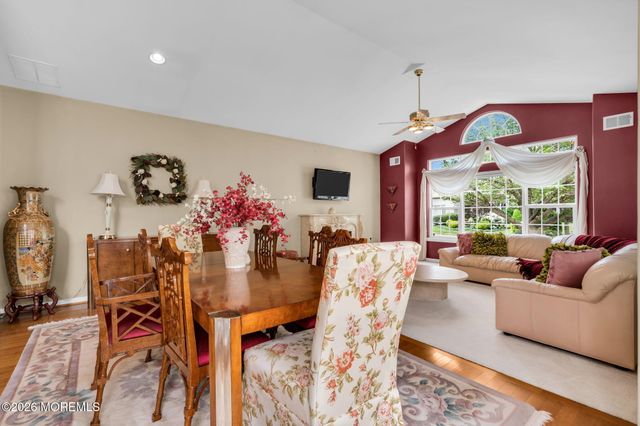 44 Kensington Road, Manchester, NJ 08759