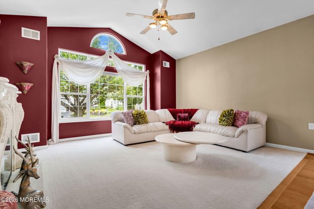 44 Kensington Road, Manchester, NJ 08759