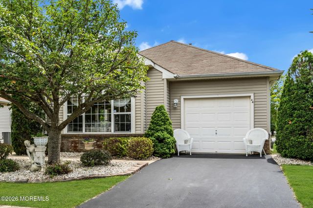 44 Kensington Road, Manchester, NJ 08759