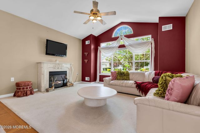 44 Kensington Road, Manchester, NJ 08759