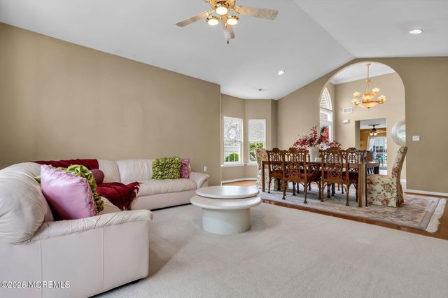 44 Kensington Road, Manchester, NJ 08759