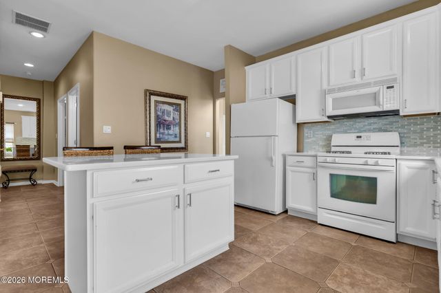44 Kensington Road, Manchester, NJ 08759