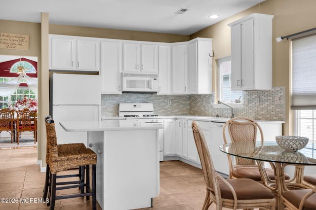 44 Kensington Road, Manchester, NJ 08759