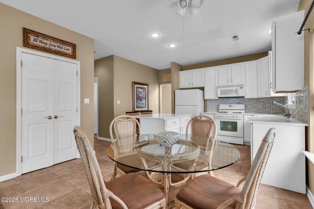 44 Kensington Road, Manchester, NJ 08759