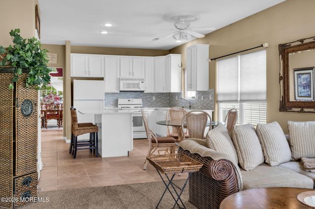 44 Kensington Road, Manchester, NJ 08759