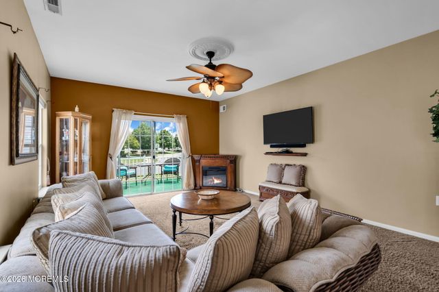 44 Kensington Road, Manchester, NJ 08759
