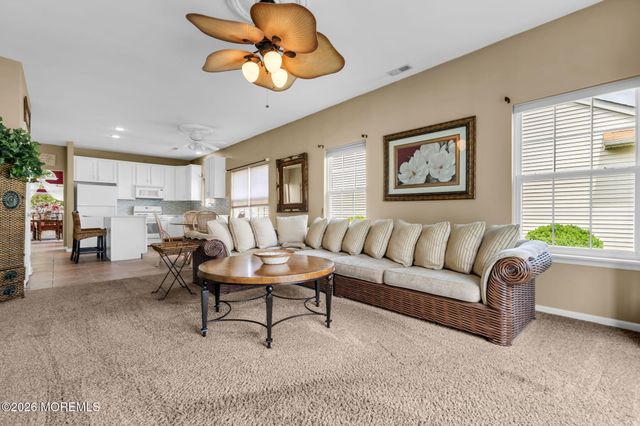 44 Kensington Road, Manchester, NJ 08759