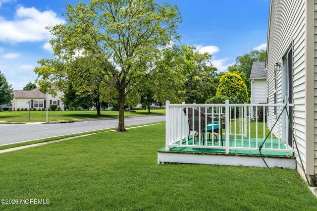 44 Kensington Road, Manchester, NJ 08759
