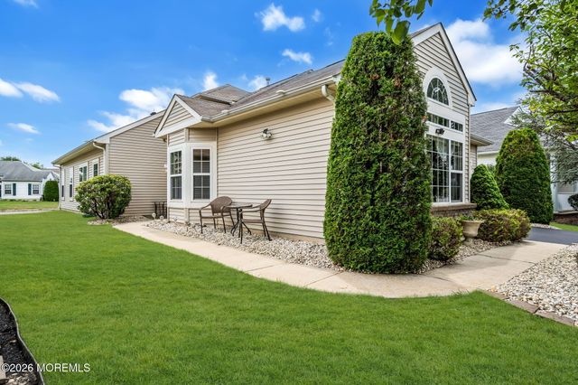 44 Kensington Road, Manchester, NJ 08759