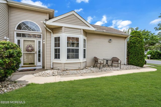 44 Kensington Road, Manchester, NJ 08759