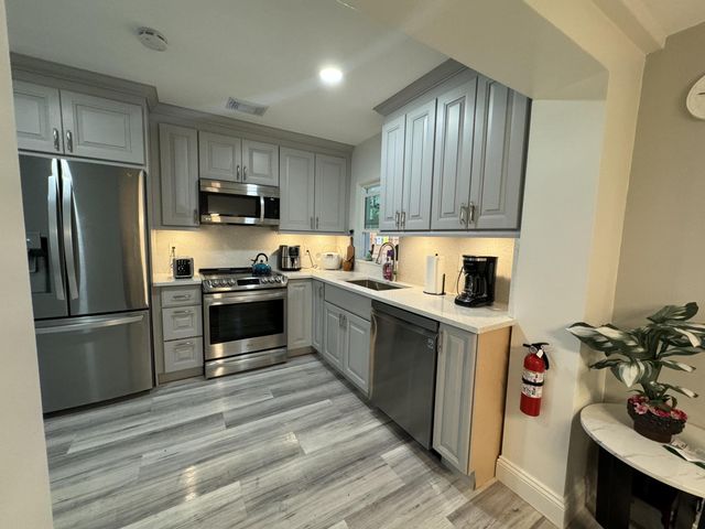 200 NE 56th Street, Fort Lauderdale, FL 33334