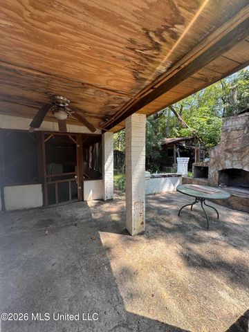 2894 Woodside Drive, Jackson, MS 39212