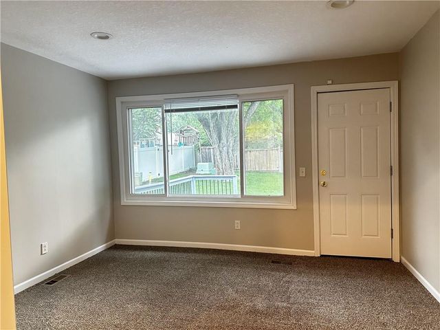 14404 S Cottonwood Drive, Olathe, KS 66062