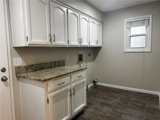 14404 S Cottonwood Drive, Olathe, KS 66062