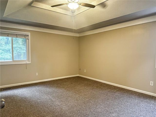 14404 S Cottonwood Drive, Olathe, KS 66062