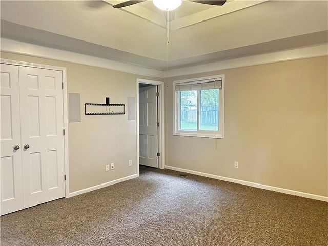 14404 S Cottonwood Drive, Olathe, KS 66062