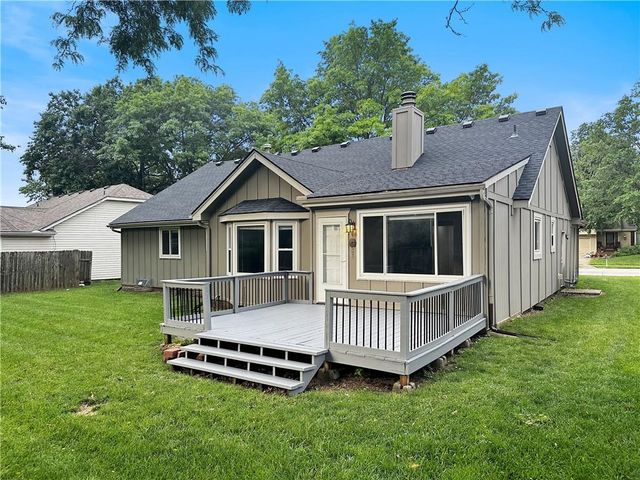 14404 S Cottonwood Drive, Olathe, KS 66062
