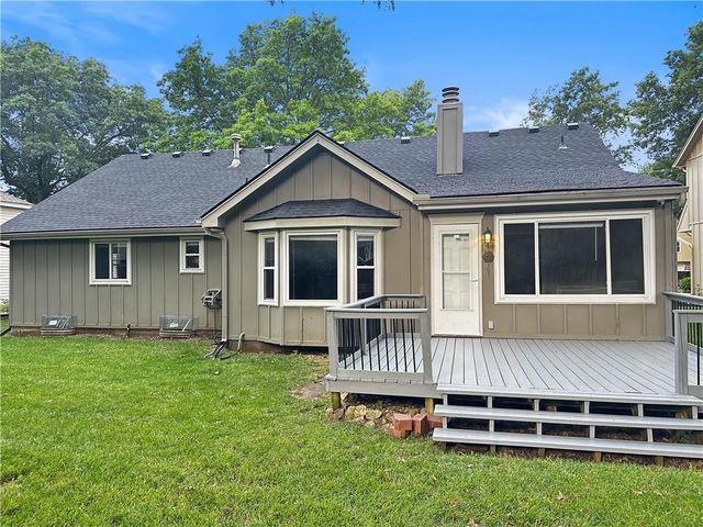 14404 S Cottonwood Drive, Olathe, KS 66062