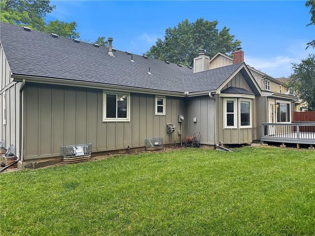 14404 S Cottonwood Drive, Olathe, KS 66062