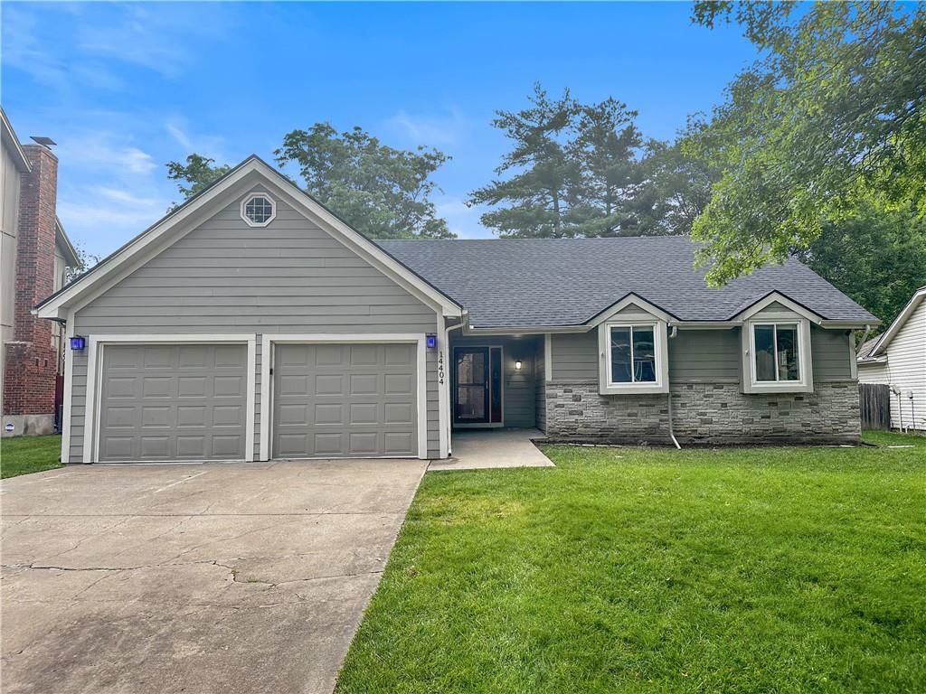 14404 S Cottonwood Drive, Olathe, KS 66062