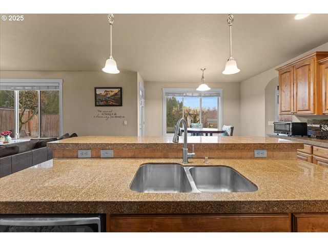 15485 Sw WILLAMETTE VALLEY Ct, Beaverton, OR 97007