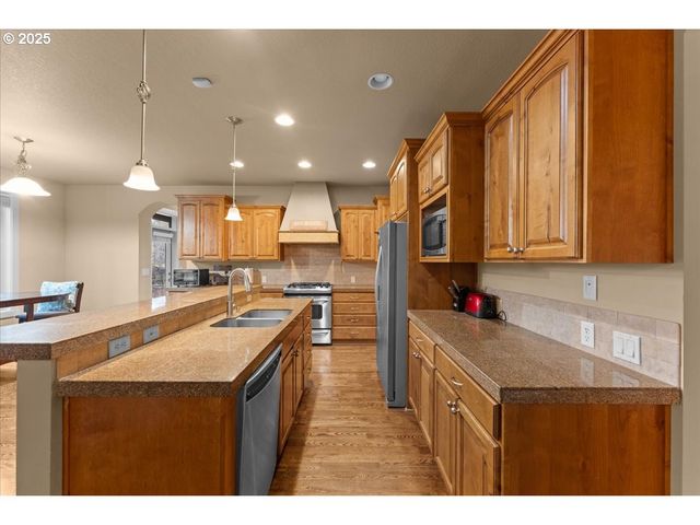 15485 Sw WILLAMETTE VALLEY Ct, Beaverton, OR 97007