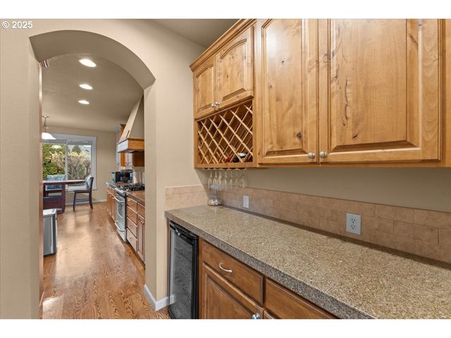 15485 Sw WILLAMETTE VALLEY Ct, Beaverton, OR 97007