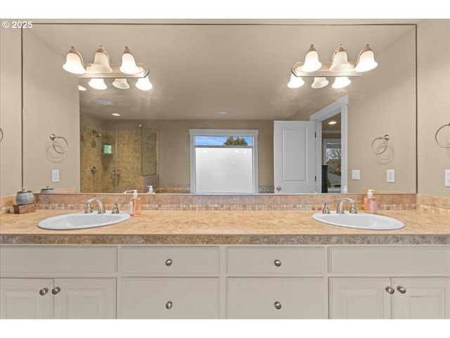 15485 Sw WILLAMETTE VALLEY Ct, Beaverton, OR 97007