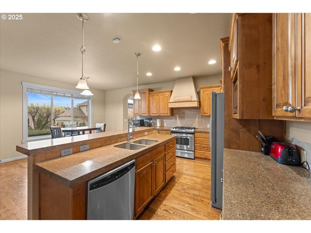 15485 Sw WILLAMETTE VALLEY Ct, Beaverton, OR 97007