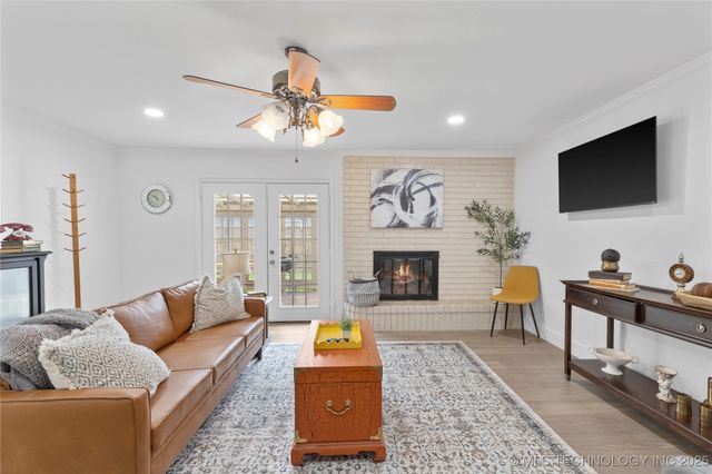 502 E D Street, Jenks, OK 74037