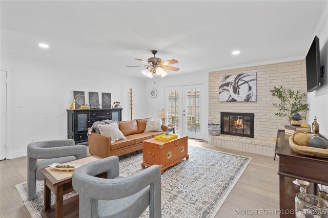 502 E D Street, Jenks, OK 74037