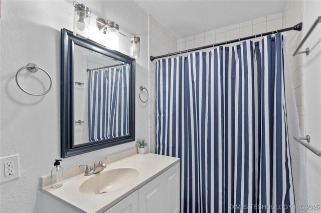 502 E D Street, Jenks, OK 74037