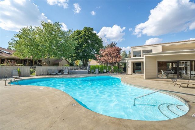 2089 S Parkwood Cir, Spokane, WA 99223