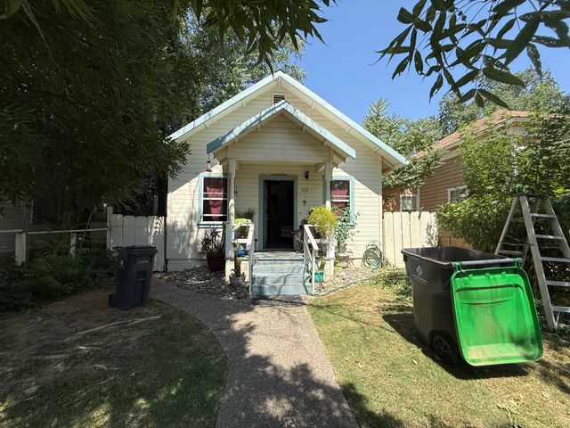 728 Lincoln Street, Red Bluff, CA 96080