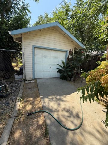 728 Lincoln Street, Red Bluff, CA 96080