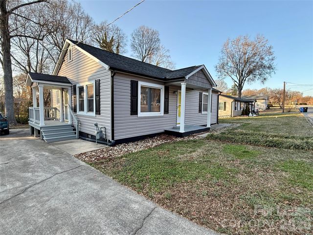 225 Hickory Drive, Mooresville, NC 28115