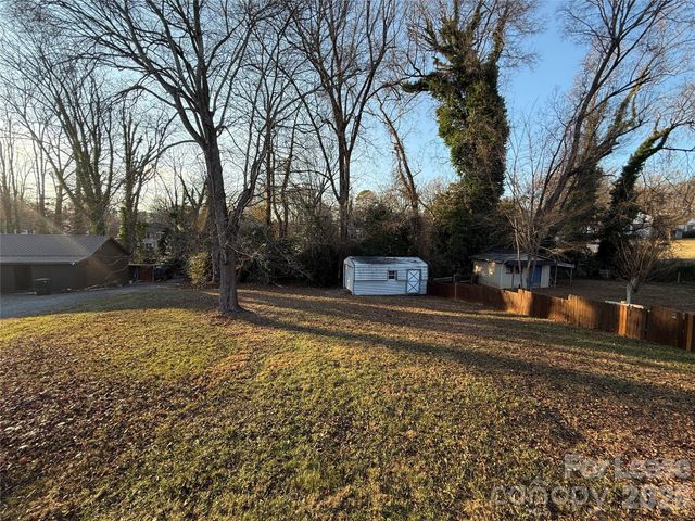 225 Hickory Drive, Mooresville, NC 28115